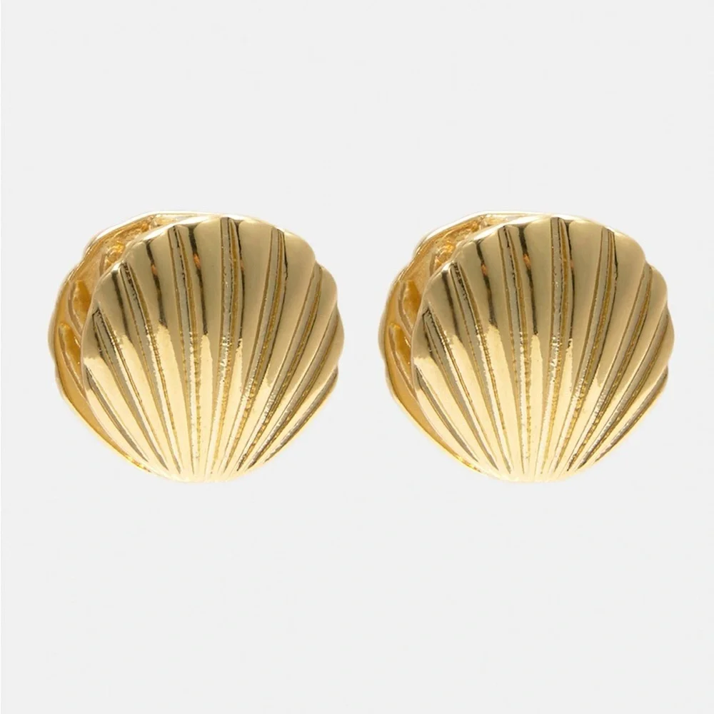 NWOT Unique Vintage Gold Clam Shell Earrings OS